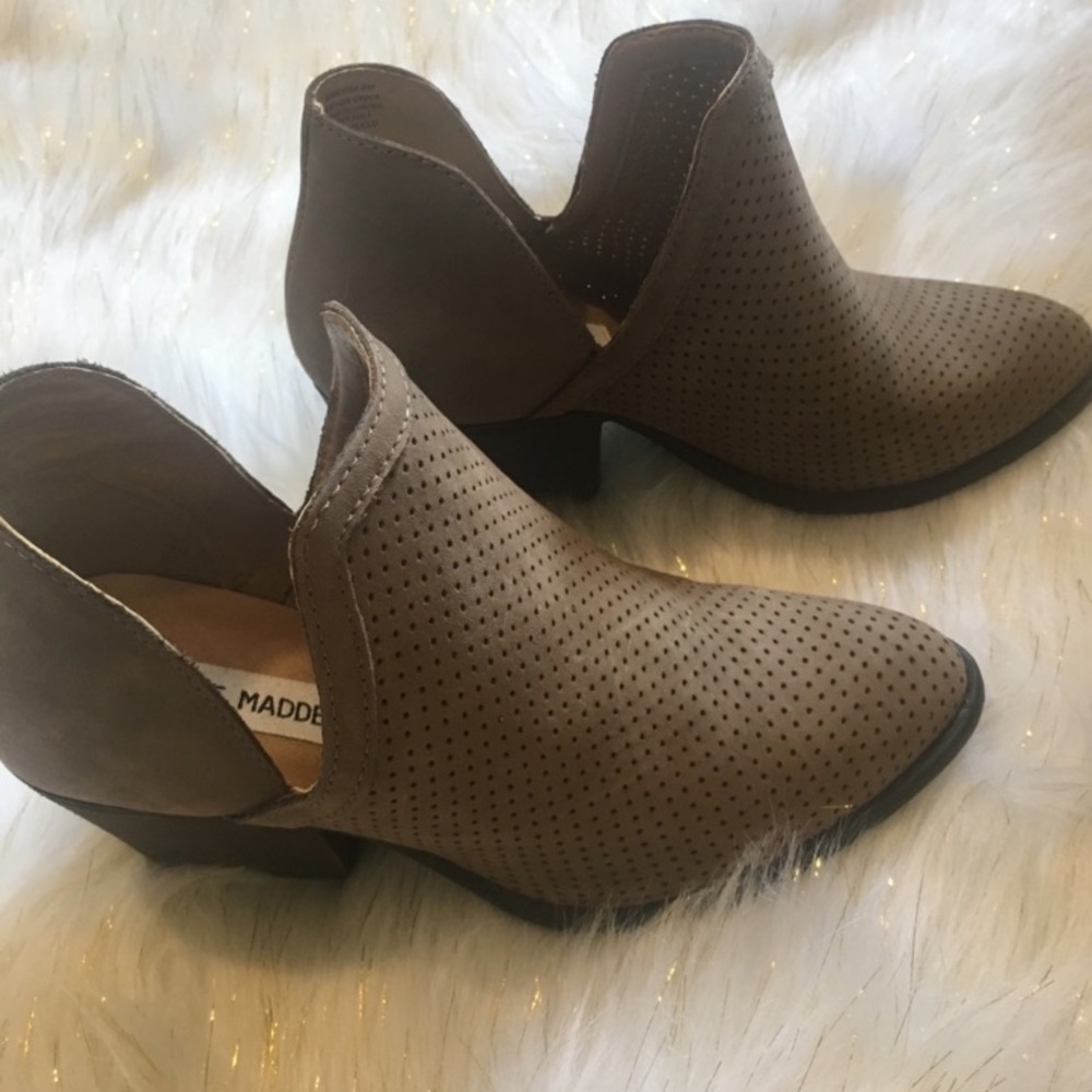 Steve Madden Taupe Booties (Size 6)